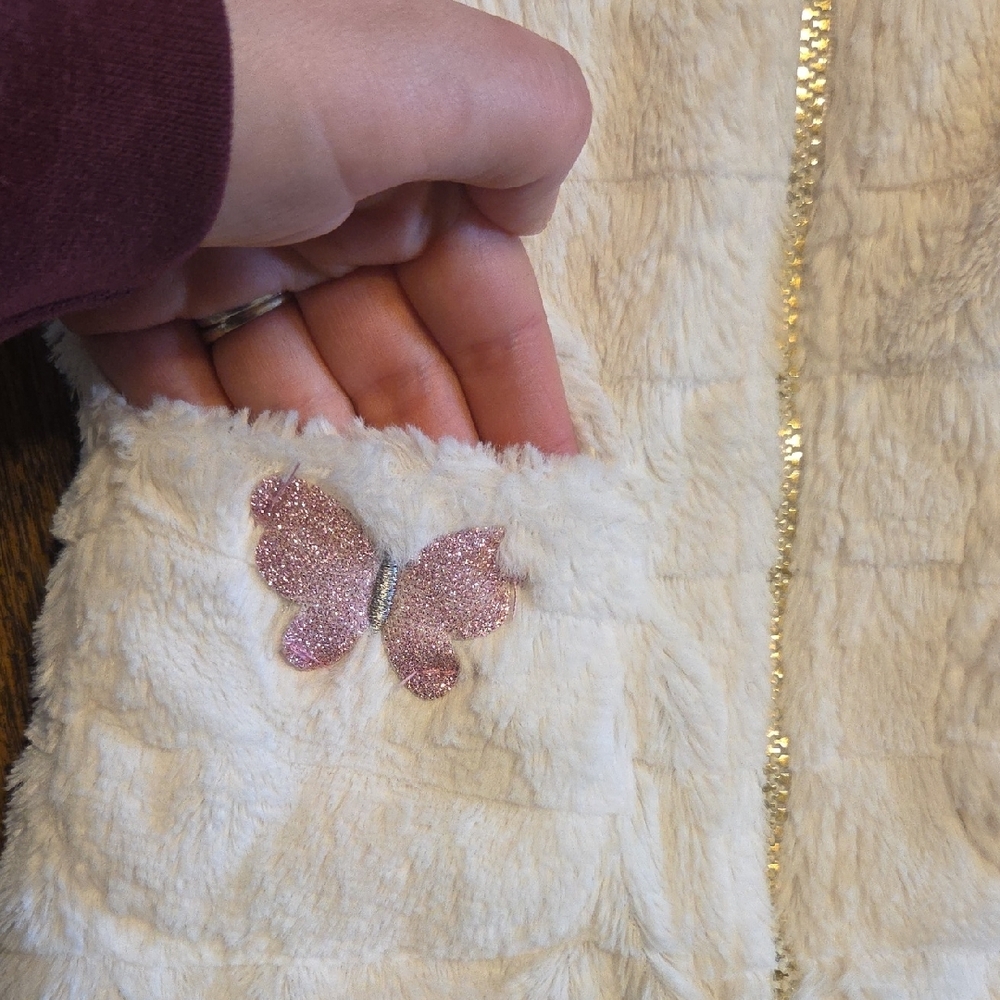 Girls White Faux Fur Hooded Vest (4T) - Picture 7 of 8